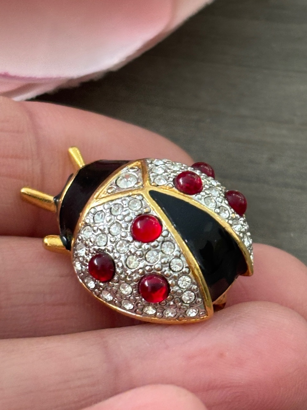 Vintage Joan Rivers Gold Tone Enamel Rhinestone Ladybug Brooch - Picture 4 of 9